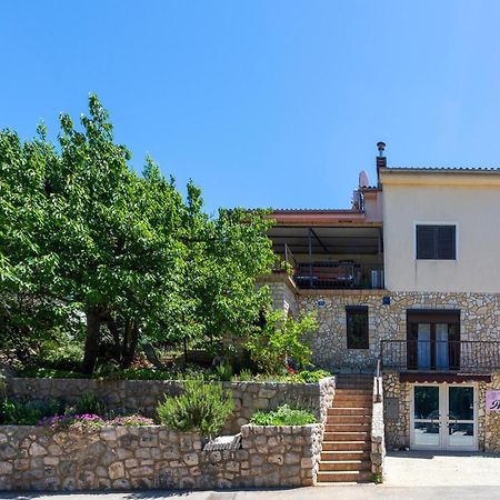 2 Bedroom Amazing Apartment In Njivice Εξωτερικό φωτογραφία