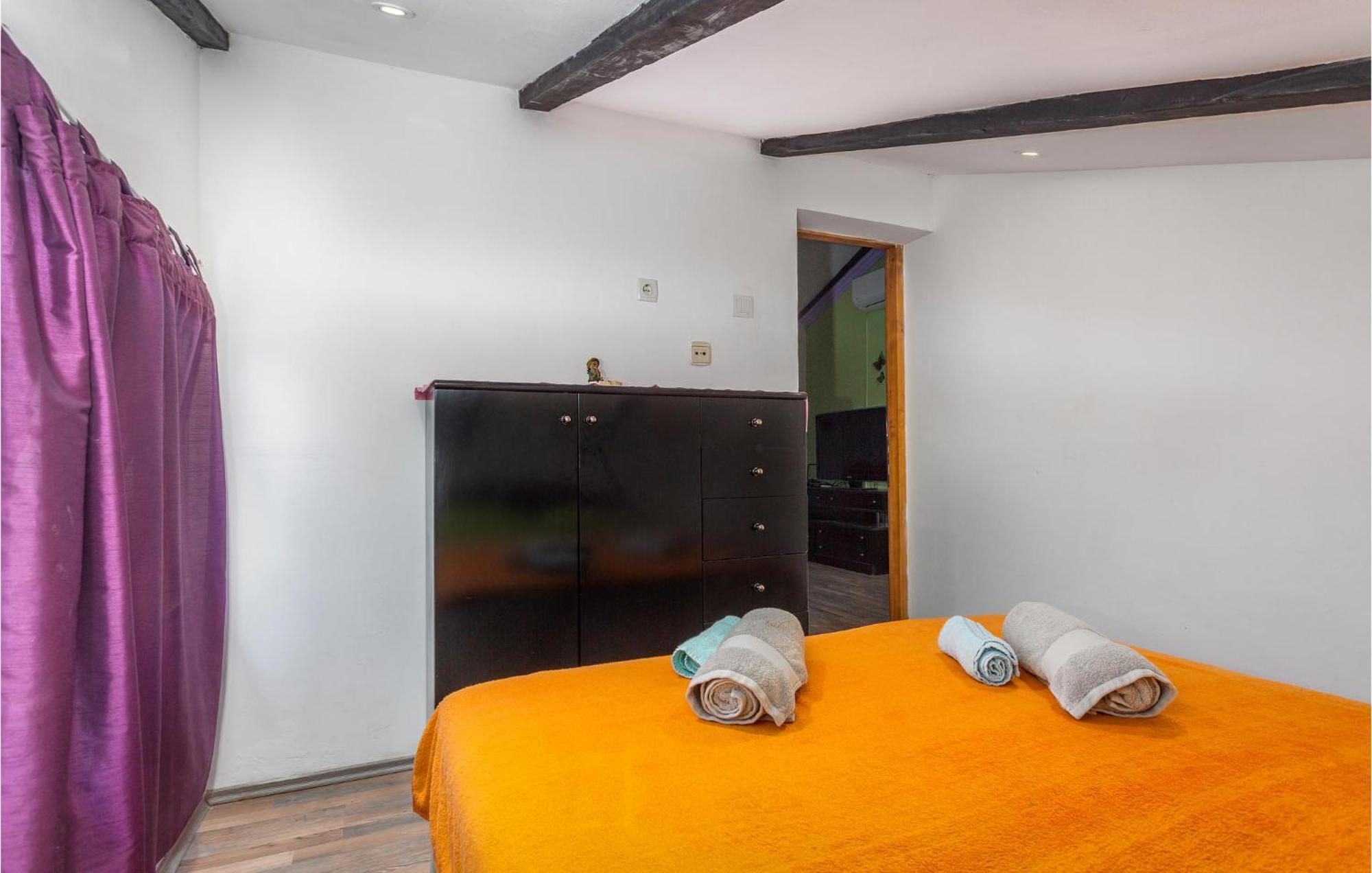 2 Bedroom Amazing Apartment In Njivice Εξωτερικό φωτογραφία