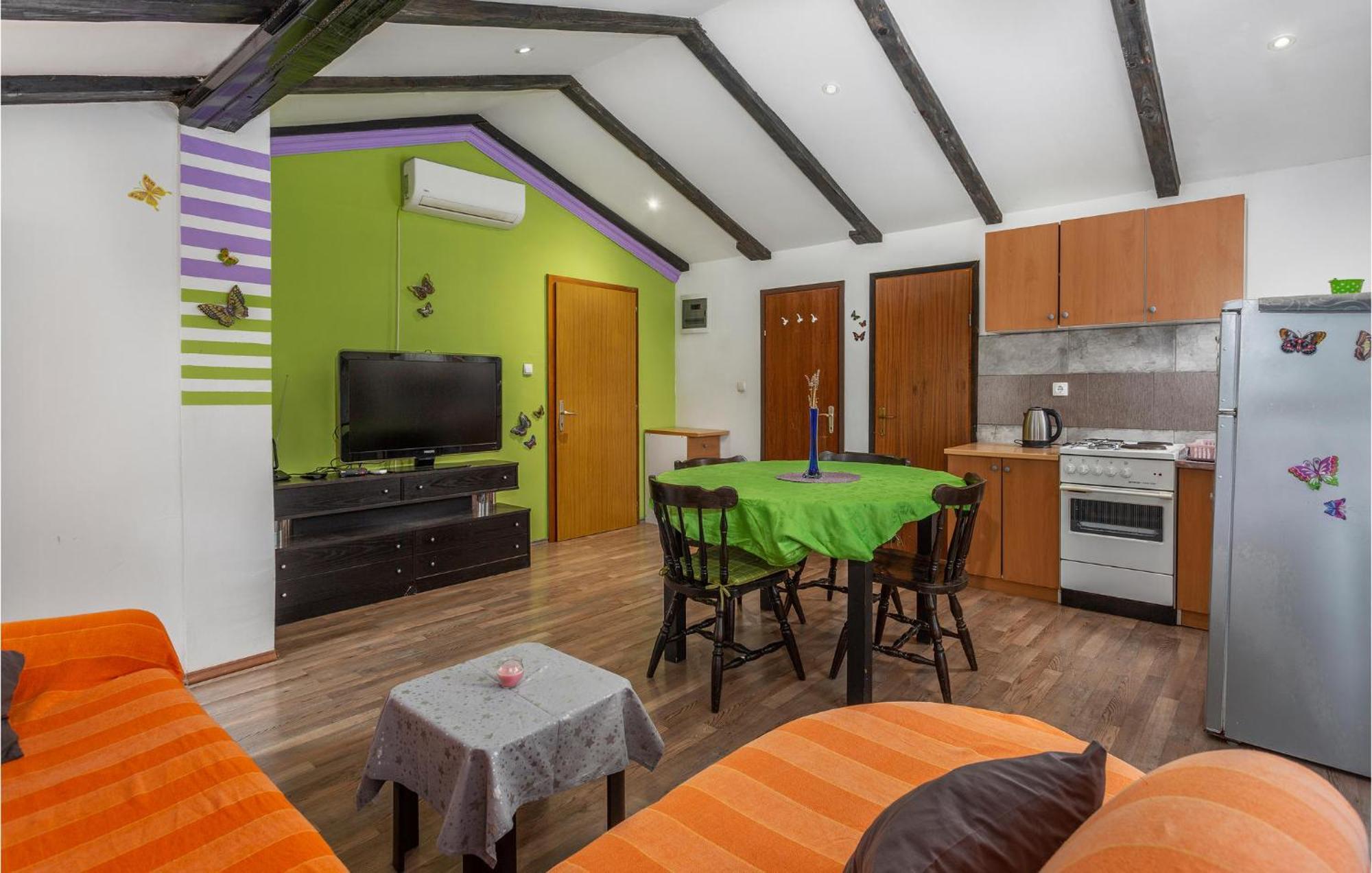 2 Bedroom Amazing Apartment In Njivice Εξωτερικό φωτογραφία