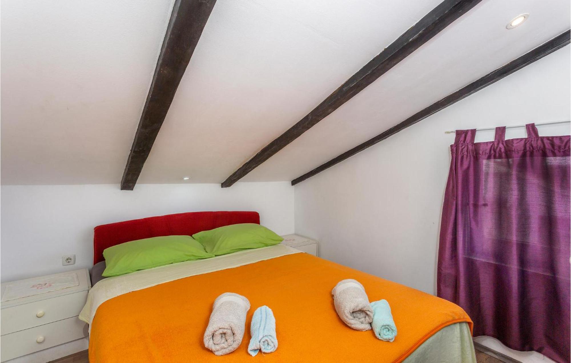 2 Bedroom Amazing Apartment In Njivice Εξωτερικό φωτογραφία