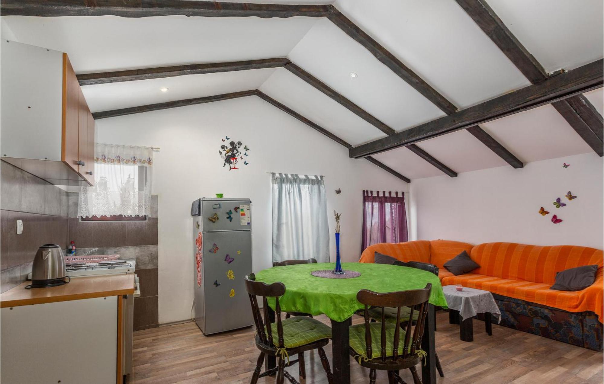 2 Bedroom Amazing Apartment In Njivice Εξωτερικό φωτογραφία
