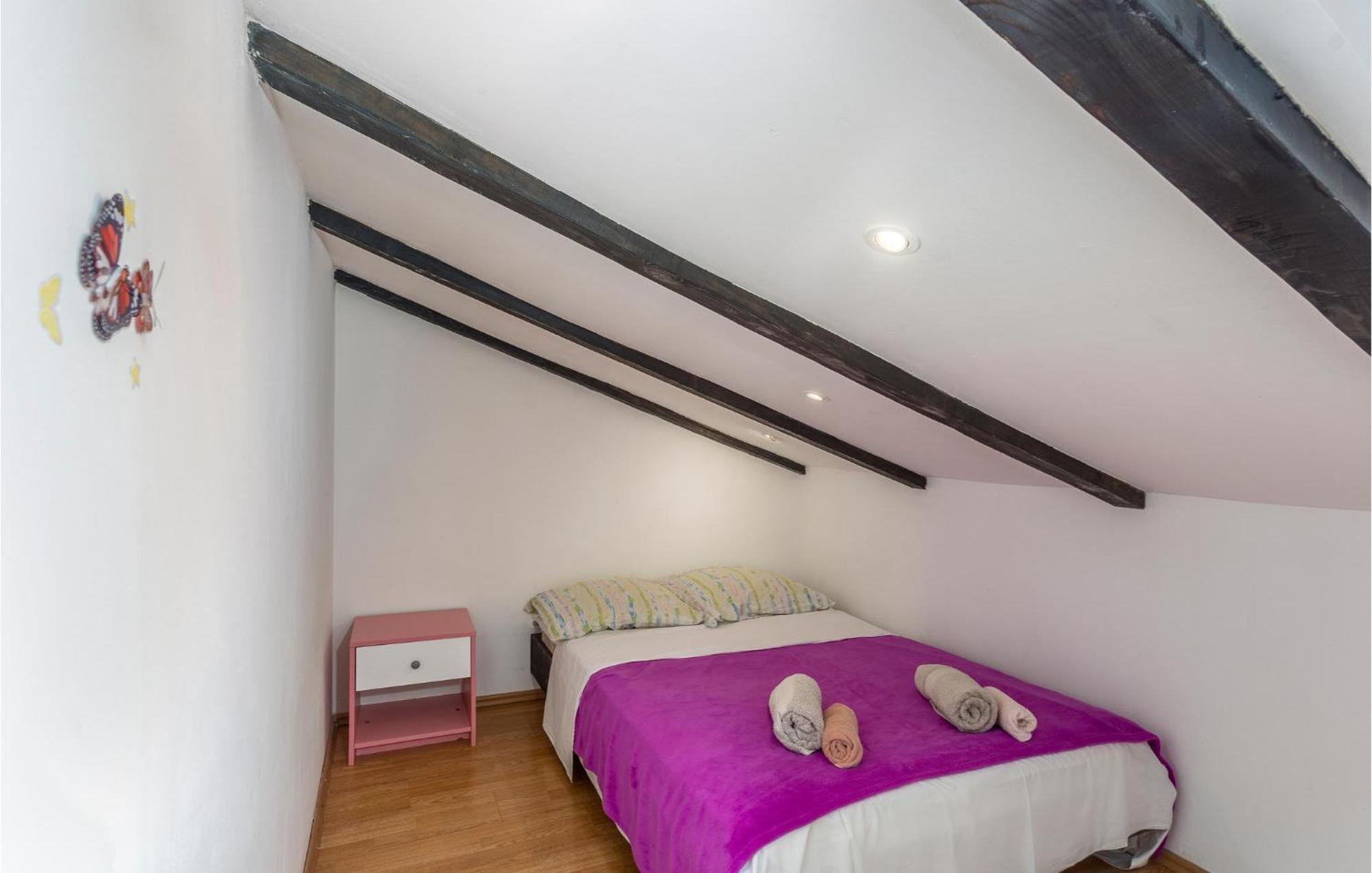 2 Bedroom Amazing Apartment In Njivice Εξωτερικό φωτογραφία